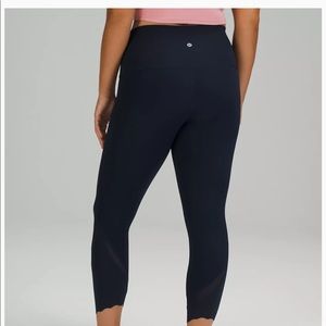Lululemon Cropped 23 Leggings. Navy Blue. Size 4